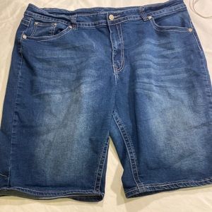 CG /CG woman’s jean shorts size 24